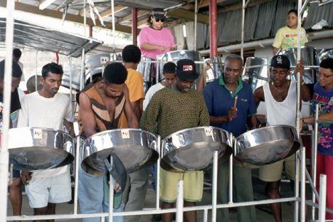 Suonatori di steel drums, Port of Spain